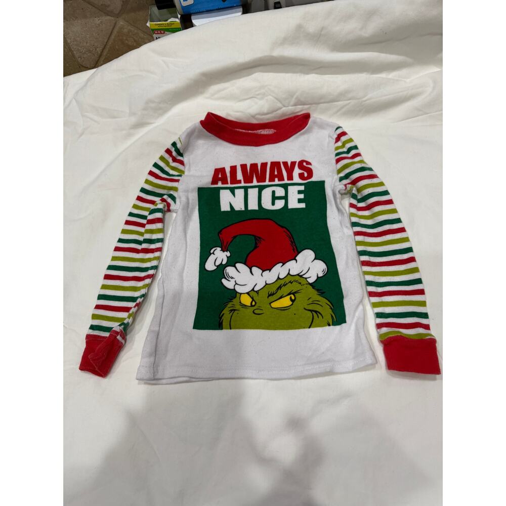 The Grinch Size 3T Long Sleeve Two Piece Pajama Set      0214